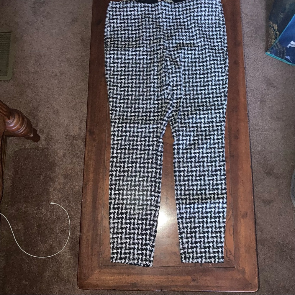 Women’s pants by Nanette Lapore, size LG, black and white, pull-on without butto